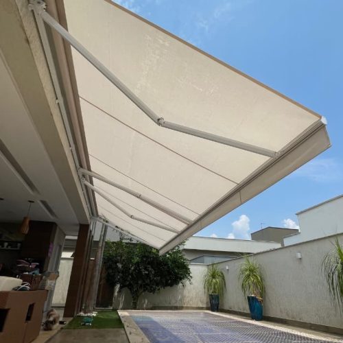Toldo Articulado sob medida em Goiânia - Casa Branca