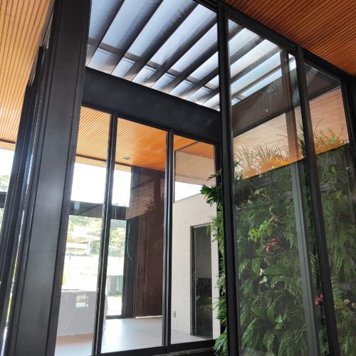 Toldo Pergolado - Toldo Cobertura sob medida em Goiânia - Casa Branca 1