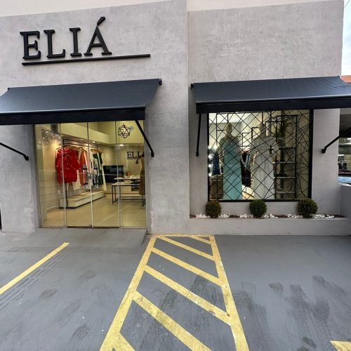 Toldo Pivotante sob medida em Goiânia - Casa branca