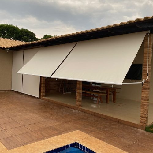 Toldo Pivotante sob medida em Goiânia - Casa branca