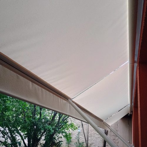 Toldo Pivotante sob medida em Goiânia - Casa branca