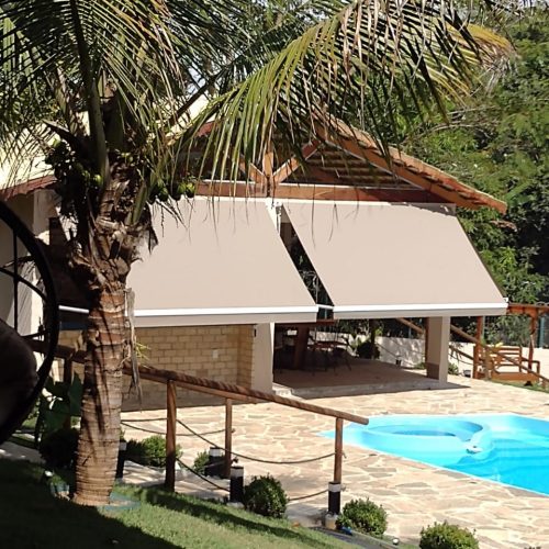 Toldo Pivotante sob medida em Goiânia - Casa branca